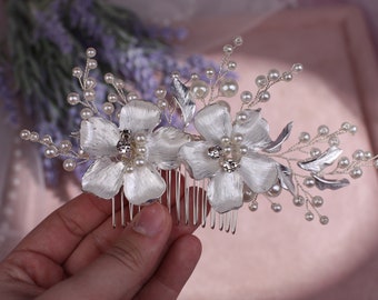 Flower wedding hair comb. Pearl bridal hair comb. Silver wedding hair piece. Wedding hair jewelry. Flower hair comb SLcomb1050s