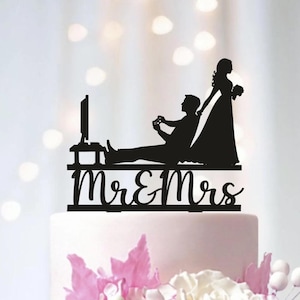 Gamer Wedding Cake Topper: Funny Video Game Cake Decoration