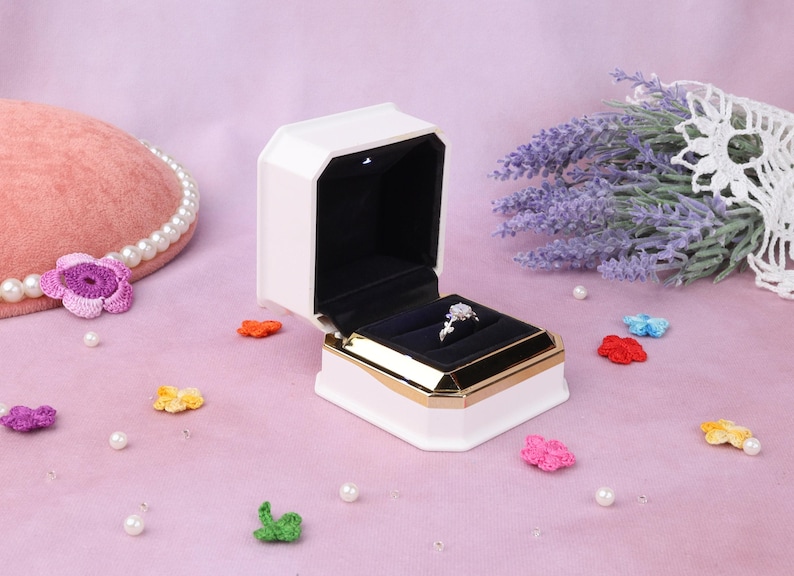 Caja doble para anillos con LED: Organizador de anillos de compromiso de terciopelo imagen 3
