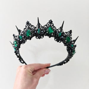 Emerald and Black Gothic Bridal Crown – Spiked Wedding Tiara and Prom Headpiece for Dark Fantasy StyleVF-698