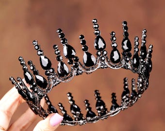 Coroa de casamento gótica com strass preto: tiara de noiva marcante