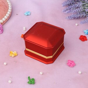 Caja doble para anillos con LED: Organizador de anillos de compromiso de terciopelo Red