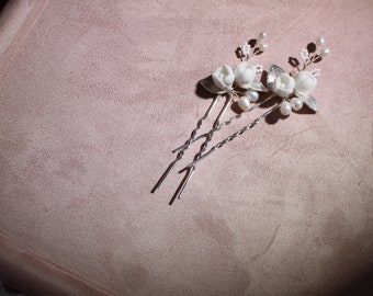 Set of 2 white flower bridal hair pins. Wedding Hair Pins. Pearl Hair Pins. Bridal Hairpins. Hair Pins for Wedding SLpin1040s