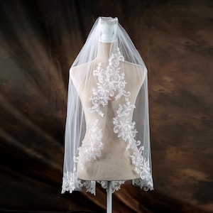 White Floral Lace Wedding Veil – Short Tulle Bridal Accessory
