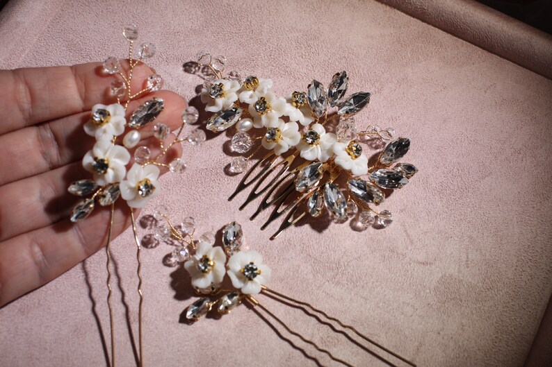 White flowers bridal hair comb and hair pins set. Floral wedding hair comb and pins. Crystal hair accessories. Prom jewelry set SLcomb5012g image 1