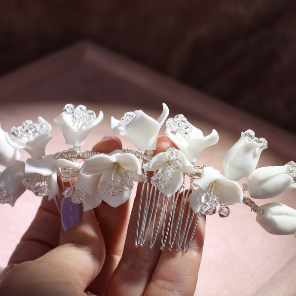 Vintage white flowers bridal comb. Crystal wedding hair comb. Silver hair accessories. White wedding. Flower hair comb SLcomb3083s