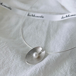 SOFIA Seashell Pearl Pendant Choker Necklace | Nautical Pearl Charm with Silver Collar | Bridal Wedding Pearl Jewelry Gift Set