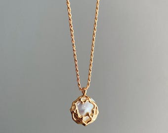 Double-Sided Baroque Pearl Pendant Necklace | Flat Round Pearl Pendant with 18K Gold Chain | Elegant Bridal Wedding Jewelry | Gift for Her