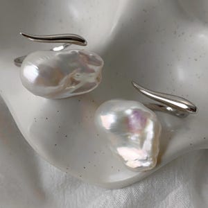 Ouverte de perles baroques modernes | Perles boule de flammes avec gros anneau en argent sterling | Cadeau unique de bijoux de cocktail de mariage pour la mariée
