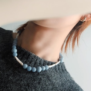 Collar de perlas barrocas de angelita azul NUVIA / Gargantilla de piedras preciosas de angelita natural con perlas Biwa / Regalo de joyería de perlas de piedra curativa espiritual