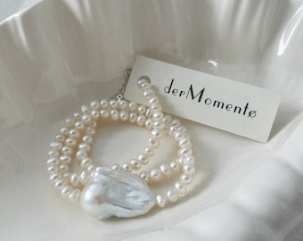 Collana con pendente GRETA in perla barocca / Grande girocollo con perla a forma di fiamma e delicato filo di perle / Classico gioiello da sposa con perle, regalo perfetto