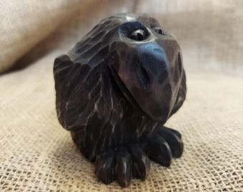 Scultura di corvo in legno di tiglio intagliata a mano: decorazione rustica per uccelli