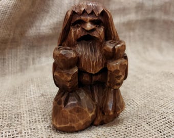 Statuetta di cacciatore di tesori. Intaglio in legno. Realizzata a mano. Nonno Khabar