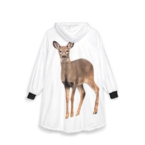 Manta con capucha con escena de ciervos / Estampado realista de cervatillos silvestres imagen 2