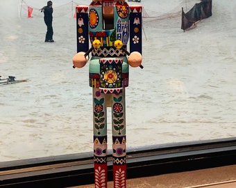 This "Maracucho" version of a pine wood nutcracker.