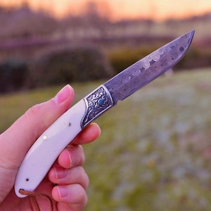 Damascus Steel Bone Handle Pocket Knife Stainless Steel Japanese Leather Sheath Sharp Hunting Knife Folding Knife Outdoor Foldable Camping