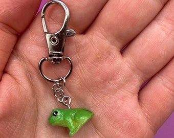 Tiny Green Frog Keychain, kawaii frog charm, cute frog charm zipper pull, lightweight charm, frog nature lover, amphibian keychain