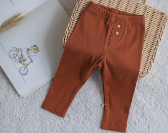 Minimely / Leggings para niños pequeños de color óxido / Leggings detallados con botones / Color neutro de género / Pantalón para niños acanalado / Ajustado de algodón súper suave