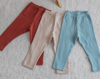 Leggings nouveau-né en coton bio | Pantalon bébé neutre en matière de genre | Pantalon nouveau-né côtelé | Cadeau baby shower | Certifié GOTS | 9 mois-2 ans