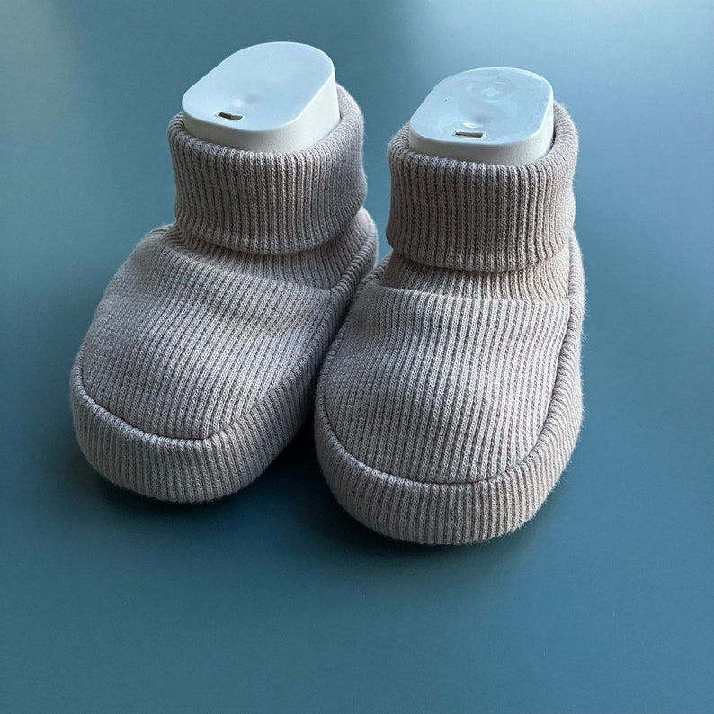 Minimal Neugeborene Erstlingsschuhe Neugeborenen Booties Gender Neutral Color Säuglingssocken Neugeborenen Socken Baby-Dusche-Geschenk Säugling Schuhe Mink