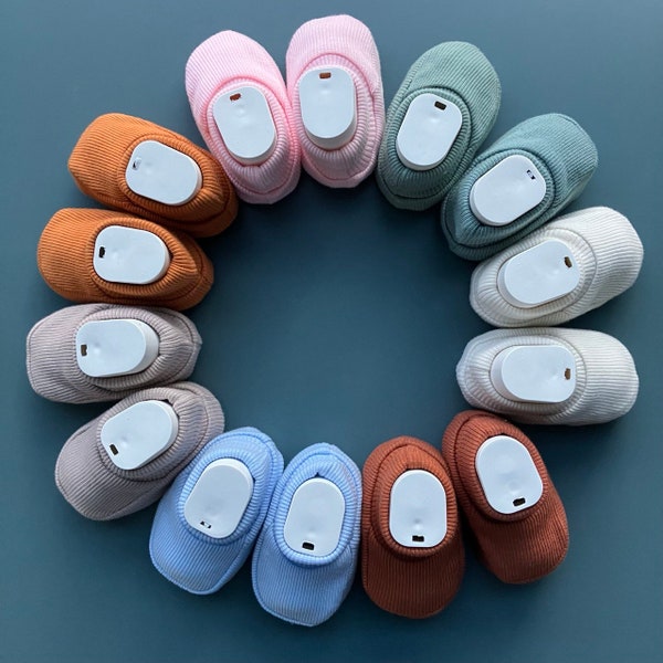 Minimal | Neugeborene Erstlingsschuhe | Neugeborenen Booties | Gender Neutral Color Säuglingssocken | Neugeborenen Socken | Baby-Dusche-Geschenk | Säugling Schuhe