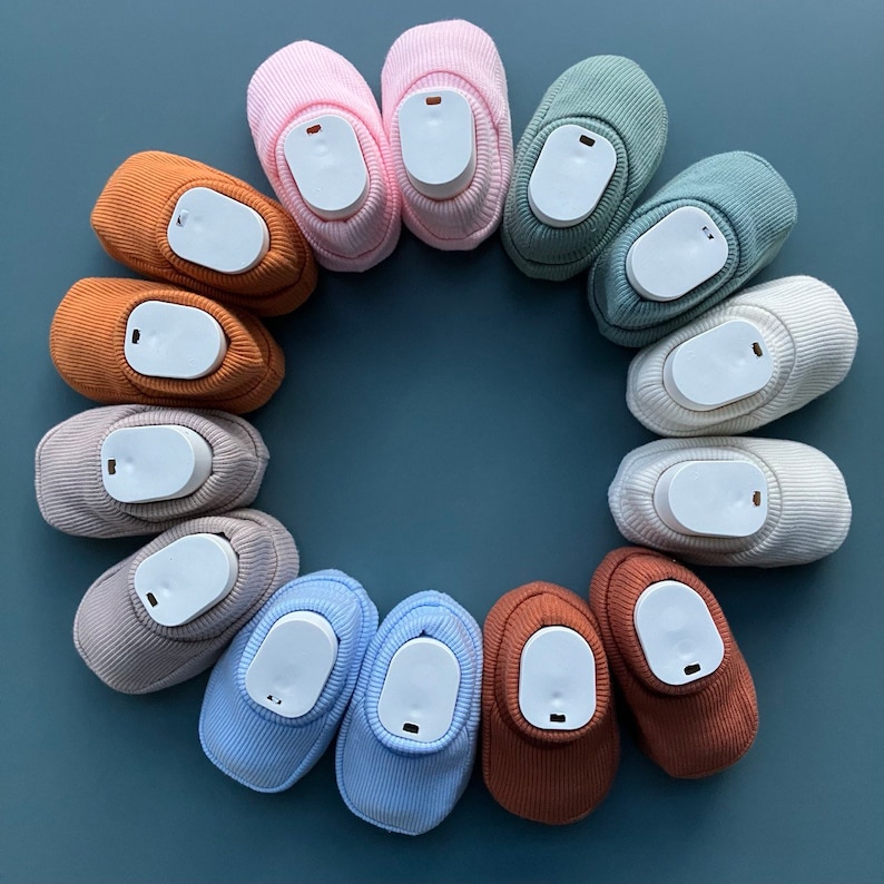 Minimal Neugeborene Erstlingsschuhe Neugeborenen Booties Gender Neutral Color Säuglingssocken Neugeborenen Socken Baby-Dusche-Geschenk Säugling Schuhe Bild 1