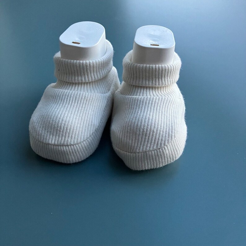 Minimal Neugeborene Erstlingsschuhe Neugeborenen Booties Gender Neutral Color Säuglingssocken Neugeborenen Socken Baby-Dusche-Geschenk Säugling Schuhe Cream