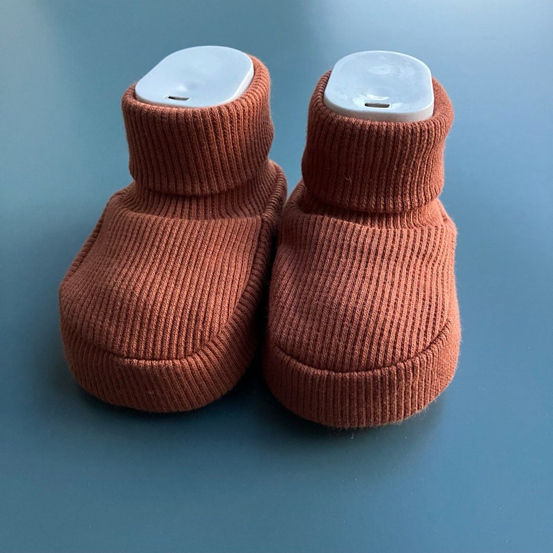 Minimal Neugeborene Erstlingsschuhe Neugeborenen Booties Gender Neutral Color Säuglingssocken Neugeborenen Socken Baby-Dusche-Geschenk Säugling Schuhe Rust