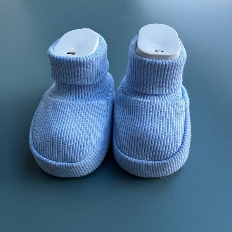 Minimal Neugeborene Erstlingsschuhe Neugeborenen Booties Gender Neutral Color Säuglingssocken Neugeborenen Socken Baby-Dusche-Geschenk Säugling Schuhe Blau