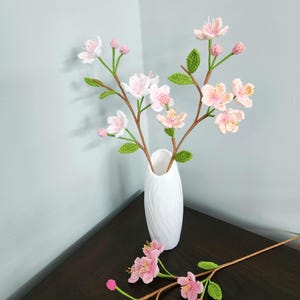 かぎ針編みの桜、手作りの桜、ホリデーギフト、装飾花、かぎ針編みの桃の花、ピンクの花、茎の花、春の花