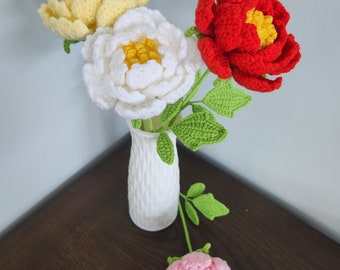 Gehäkelte Pfingstrose: Realistische, handgefertigte Blume, langstielige Blüten, ideales Geschenk für die Feiertage