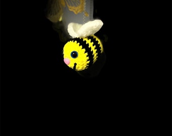 Sweet happy bumblebee keychain