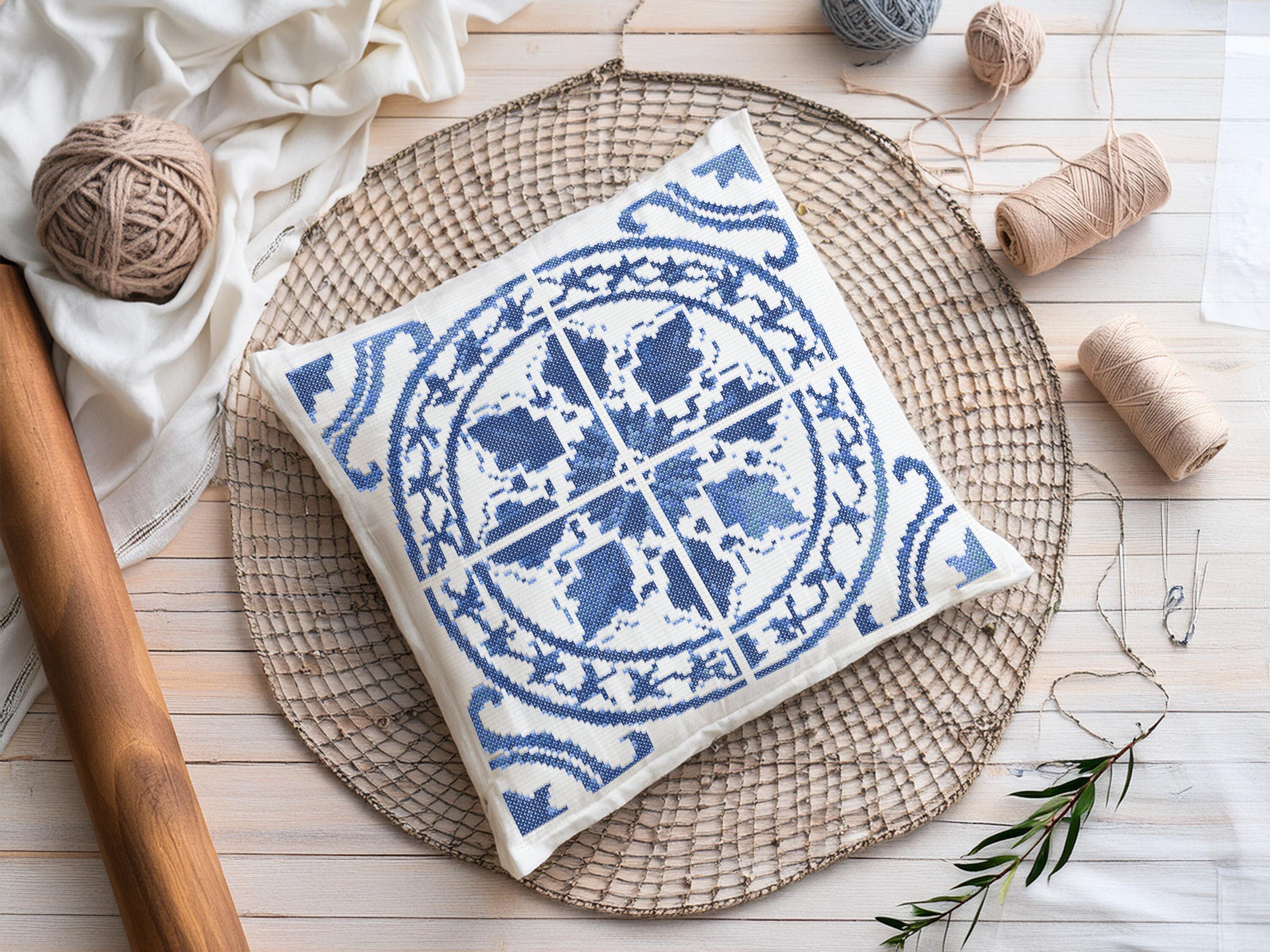 ヨーロッパ風タイル刺繍パターン | 青と白のモロッコタイルクロス