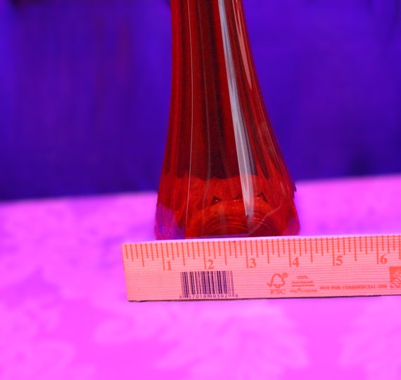 Vintage 14 Inch LE Smith Collectable Swung Glass Vase Red/orange