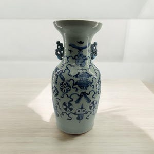 19th century blue/white Chinese ceramic vase