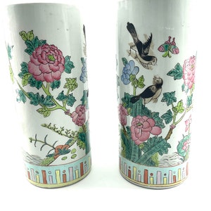 pair of Chinese porcelain vase