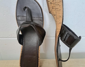 Vintage Y2K Bass Leather T Post Cork Chunky Kitten Heel Sandals Sz8.5