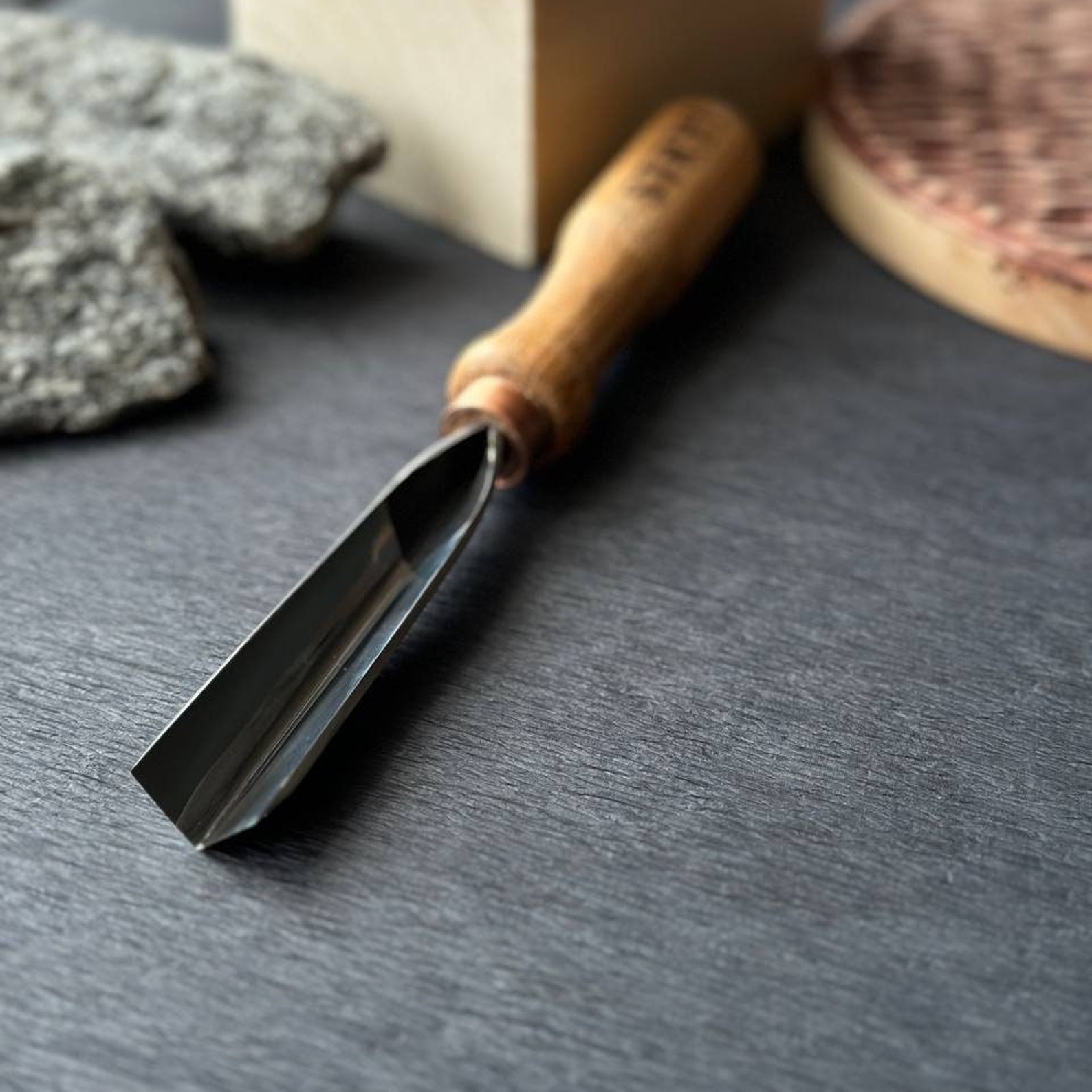 thumbnail image 2 of C.S. Osborne Adjustable Gouge V-shaped #128-90 Leatherwork Tool Made In 2 of 13