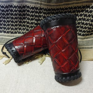Leather Vambraces, Women&#39;s Leather bracers, Medieval Bracers, Viking Shieldmaiden Elven Druid for Ren Faire Cosplay LARP, Women&#39;s Armor