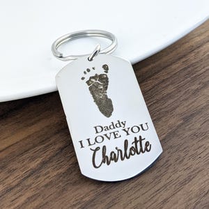 Llavero personalizado con huella de pie, regalo para el Día del Padre, regalo para papá o esposo, llavero grabado con nombre