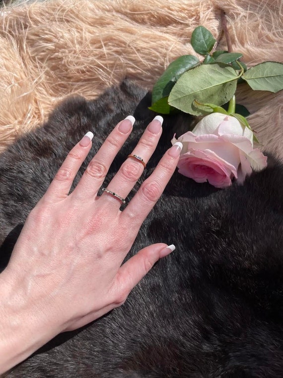 Sweet little ring stack with emerald details - image 1