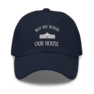 "Det är vårt hus, inte hans hus" Broderad mössa | Rolig anti-Trump liberal mössa | Progressiv gåva | Politisk broderimössa