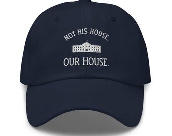 Gorra bordada "Es nuestra casa, no la suya" | Gorra liberal divertida anti-Trump | Regalo progresista | Gorra bordada política