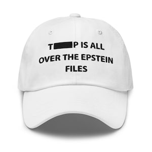 Peut inclure: Casquette de baseball blanche avec l'inscription noire "TIP IS ALL OVER THE EPSTEIN FILES". La casquette a une visière incurvée et un bouton sur le dessus. Un accessoire décontracté.