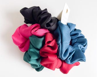 5er Set Mini Satin Haargummis | Mitternachtsblüte | Bunte Scrunchies | Kleines Mädchen Kleinkind Haargummis | Geschenk für Mädchen | Blumenmädchen Geschenk