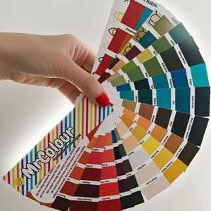 Autumn Colour Analysis Fan Palette: Seasonal Style Guide Gift