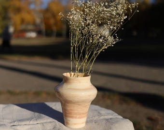 手作りの陶器の花瓶：大理石模様のブラウンベージュ釉、素朴なホームデコレーション