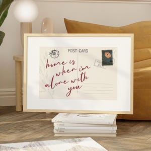 Home Is When Im Alone With You Print Hochzeitsgeschenk Schlafzimmer Wandkunst Vintage Postkarte Poster Trendy Horizontaler Druck Retro Wohnung Ästhetik