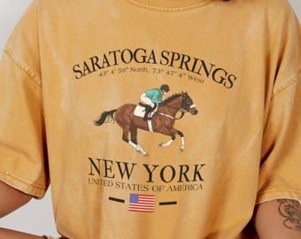 Saratoga Springs Jockey Art New York Shirt Horse Racing Tee Comfort Kleuren Paardensport cadeau NY Souvenir USA Paardensport Shirt Volbloed
