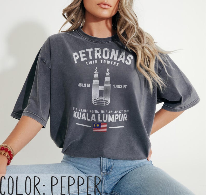 Chemise tours jumelles Petronas t-shirt Kuala Lumpur couleurs confort Malaisie voyage souvenir ville horizon architecture cadeau art urbain minimaliste Pepper